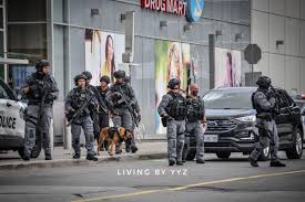 Yorkdale shopping centre, or simply yorkdale, is a major retail shopping mall in north york, toronto, ontario, canada. Lazsqarxm Ha6m