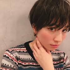 津田恵 gardentokyoスタイリスト on instagram 大好きな菅沼氏 カットカラーしたよ マニッシュなマッシュショートにダークカラーで一気に秋冬仕様に 明日も元気にお待ちしております gardent マッシュショート ショートダークヘア