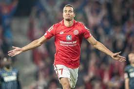 Robin quaison, 27, from sweden 1.fsv mainz 05, since 2016 second striker market value: Robin Quaison Top Scorer Mainz 05 Yang Punya Gaya Bermain Mirip Serge Gnabry Halaman All Kompas Com