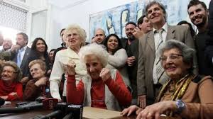 Los nietos de abuelas de plaza de mayo que la dictadura no dejó nacer. Abuelas De Plaza De Mayo Presentan Al Nieto 130