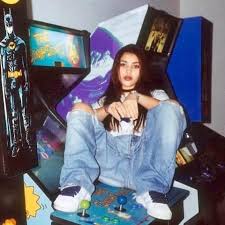 Dedicated to pictures of kim kardashian, regularly voted sexiest woman in the world, and without a doubt, proprietor of the most coveted booty in the world. Inspo Kim Kardashian 1993 Streetwear