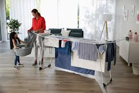 Utilisez une corde, un nœud ou une ceinture ajustée pour ajuster la robe à la taille. Etendre Les Draps Et Les Nappes Une Galere Plus Maitenant Avec Le Sechoir Xxl Vileda Dress Me And My Kids