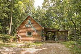 This newly built treehouse was finished in 2018 and sleeps 7 in this unique treehouse rental with a hot tub. Pet Friendly Cabins At Hocking Hills In Ohio