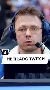 Yo no me hago responsable de que se haya roto twitch #reven #revenclips  #reventxz #veladadelaño3 #veladadelaño #viral #humor #streamer  #twitchespaña #twitch #fail #foryoupage #fyp #parati #league ...