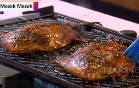 Kukus atau tim dalam wajan tertutup selama kurang lebih 15 menit. Masak Masak Ikan Bawal Bakar Spesial