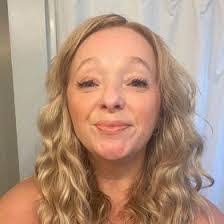 Kerry Marlow's Instagram, Twitter & Facebook