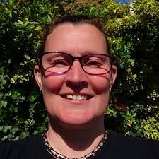 Jennifer Luff's Instagram, Twitter & Facebook