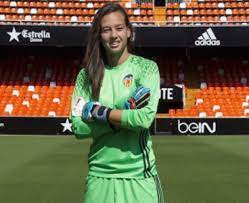 Seleccion chilena fútbol femenino arquero campeones deportes femenina vida arte fútbol. Capitana De La Roja Femenina Christiane Endler Hace Historia Al Debutar En La Liga De Campeones Psg Gano 4 1