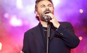 Así de jovencito se veía Mijares cuando comenzaba su éxito