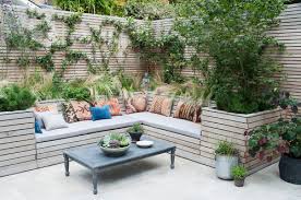Plans to build the perfect cedar raised bed garden box! 10 Outdoor Seating Ideas To Sit Back And Relax On This Summer