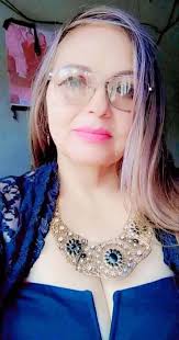 Couple seeking social connection in Barcelona