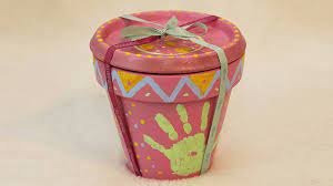 Bouquets de fleurs et cadeaux fête des mères. Diy Fete Des Meres Realisez Un Pot De Fleurs Surprise Magicmaman Com