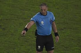 © afp (oficial) néstor pitana en un partido fifa. Yrftx2twvlc 6m