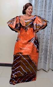 Clothing (brand) couture pour homme. Description Cette Magnifique Robe Africaine Dispose Dune Broderie Unique Ce Qui Le Rend Latest African Fashion Dresses African Design Dresses African Fashion