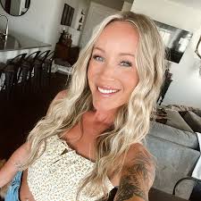 Kristen Kasper's Instagram, Twitter & Facebook