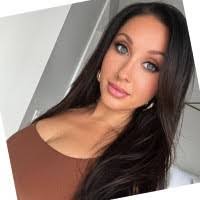 Vicki Blum's Instagram, Twitter & Facebook