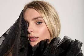 Melissa Vos in the Studio