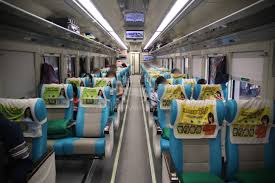 Jumlah mobil travel tahun 2012 semakin bertambah, jika ada. Ka Argo Parahyangan Tambahan 7061 Bandung To Jakarta Pasar Senen By Train Eksekutif 2019 Stainless Steel Railtravel Station