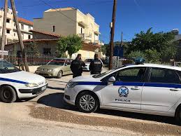 «γιατί να μην έχει ψυχολόγο η καρολάιν;» τα ερωτηματικά και οι γρίφοι που προσπαθούν να λύσουν οι αρχές για τη δολοφονία της 20χρονης καρολάιν στα γλυκά. Glyka Nera Straggalisan Gynaika Dipla Sto Mwro Ths Demenos O Syzygos