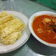 Gulung roti jala dan ulang proses yang sama hingga adunan habis. Kari Ayam Roti Jala