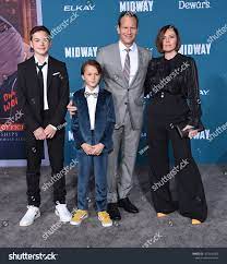 Los Angeles Nov 05 Patrick Wilson Kassian Mccarrell Wilson Kalin Patrick Wilson And Dagmara Do Patrick Wilson American Actors Social Media Design Graphics