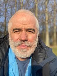 vibing with someone who has the same goofy energy as u is so therapeuti