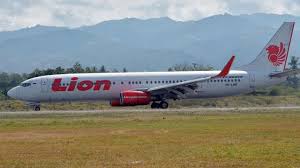 Bagian pesawat terbesar itu berhasil ditemukan di hari kelima jatuhnya. Tim Basarnas Menuju Lokasi Jatuhnya Lion Air Di Tanjung Karawang News Liputan6 Com