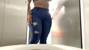 ESPIANDO A CHICAS LINDAS EN BAÑOS - XNXX.COM