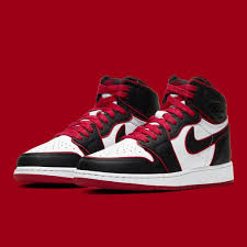 Jordan 1 Retro High Og White Black Light Smoke Grey Grade Behind The Scenes By Sneakernews In 2020 Hype Shoes Jordan 1 Retro High Air Jordans
