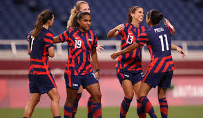 Por otra parte se enfrentaban las que seguramente sean las dos mejores selecciones de fútbol femenino: El Equipo Femenino De Futbol De Ee Uu Obtiene Su Primera Victoria En Los Juegos Olimpicos De Tokio Espanol News Espanol News