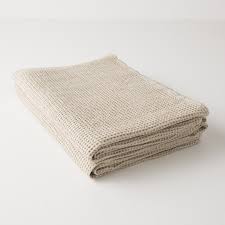 >br> le pouvoir d'absorption d'une serviette éponge est un critère de choix important : Serviette En Lin Gaufre Naturel De Chez Lina Luxe