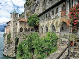 Lake maggiore (lago maggiore or lago verbano) is a large lake on the south side of the alps, mostly in the italian lake district and the northern part in switzerland. Lake Maggiore Life In Italy