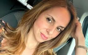 Pojavila se fotka Ane Walshe u zagrljaju drugog muškarca. Da li je ovo prvi  muž nestale Beograđanke?