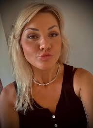 Einen späääten guten Abend ihr Lieben😊🙋🏼‍♀️ Ich melde mich wieder zurück  im Kreise der „Lebenden“🙈, nach einer Woche Total-Ausfall wegen einem ganz  arg bösen Grippe-Anschlag🤯🤕🤧😵 Aber jetzt ist wieder alles tutti und