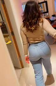 🍑 : r/GirlsInJeans