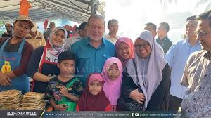 Hh tunku abu bakar ibrahim. Johor Royal Family Spends First Day Of Ramadan With The People The Star