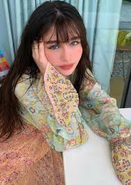 Fan Casting Emilia Jones as Ella Rosen in Split (TV SERIES ADAPTATION)