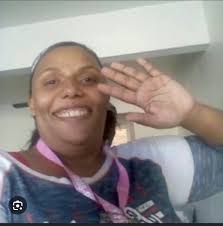 I'm starting a search for my aunt, Elisa Weeks (married name) maiden name  Brooks. She also goes by Lisa. She would be 60 years old and we haven't  seen or heard from