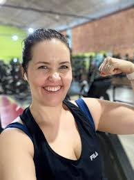 Eu já falei antes, mas vou repetir porque coisa boa falamos varias vezes:  façam musculação! Existem diversos benefícios comprovados cientificamente.  Musculação é vida. Amo vocês ❤️❤️❤️