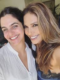 האישה שאני ה כי אוהבת, שהיא האחות הגדולה והקטנה לפעמים שלא הייתה לי, שהיא  שחקנית כל כך טוטאלית, שכל במאי או יוצר שמתחיל לעבוד איתה לא רוצה להפסיק,  כוכבת אמיתית משקיעה אבל