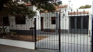 La propiedad esta desarrollada en una sola planta, lo cual evita. Hdh Propiedades Casa En Venta En Barrio Jardin De La Industria Al 800