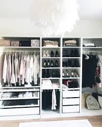 Walk In Closet Mein Ankleidezimmer Besteht Aus Dem Pax Schrank Von Ikea Ankleidezimmer Pax Ikea Schrankdekoration Ankleide Zimmer Ankleidezimmer