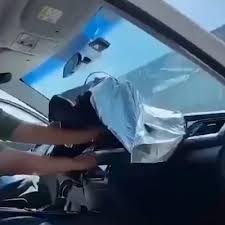 Was Fur Ein Toller Faltbarer Auto Sonnenschirm In 3 Sekunden Installieren Decken Sie Ihre Gesamte Windschutzsch Video In 2020 Autos Sonnenschutz Windschutzscheibe