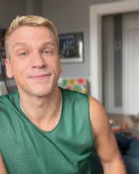 Depressed, diseased, delovely , #gay #october #nyc #autumn #gayguy  #comedian #fallvibes #seasonalaffectivedisorder #seasonaldepression