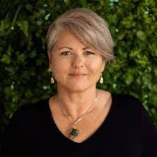 Megan Farthing's Instagram, Twitter & Facebook