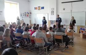 Şcoala trebuie să urmărească tot timpul că tânărul să. PoliÅ£istii Ipj CÄlÄrasi AlÄturi De Elevi In Cadrul Programului EducaÅ£ional Scoala Altfel Observator De Calarasi