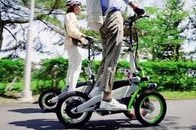 The Three Wheeled Electric Scooter By Yamaha Three Wheel Electric Scooter Electric Scooter The Third Wheel