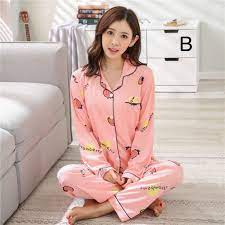 Bentuk desain yang indah dan teknis yang unik menciptakan pakaian yang kontur dan mendewakan bentuk perempuan. Model Baju Tidur Wanita Piyama Panjang Katun Lembut Baju Tidur 7 Wanita Muslim Murah Cewek Shopee Indonesia