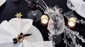 Le soir toute la famille se réunit autour de la table. Reveillon Nouvel An Idees Deco Et Recettes Cote Maison