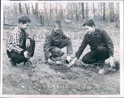 1963 Parkview School Students Battle Soil Erosion Parma Ohio Press Photo Erosion School Student Press Photo